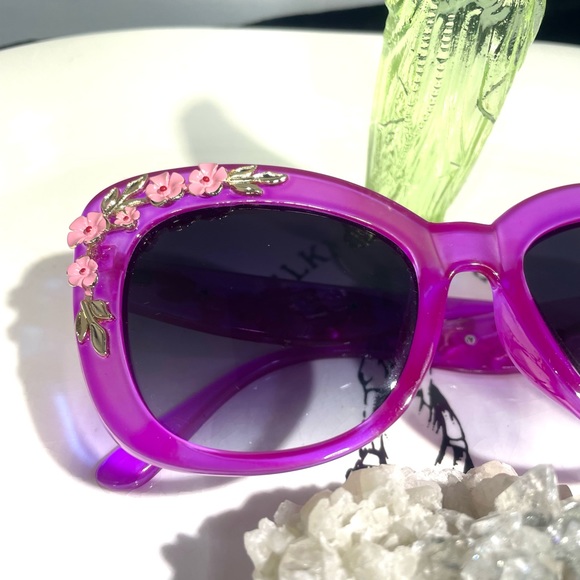 💜 Cat Eye Sunnies! 💜 Magenta Sunglasses with Pink Cherry Blossoms Dk Grey Lens - Picture 5 of 5